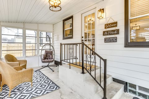 Screened-In Patio | Lounge Seating