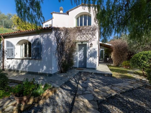 Swimming Pool, Resort, Composite Material, Recreation, Leisure, Shade, Vacation, Resort Town, Leisure Centre