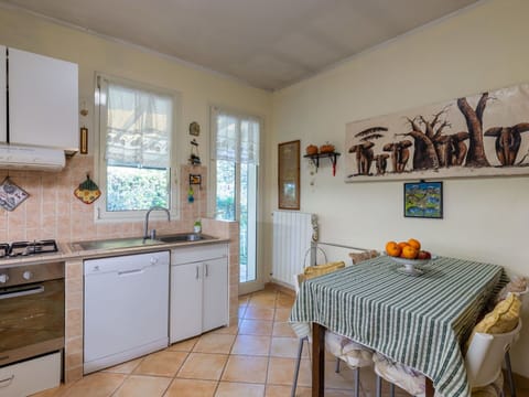 Swimming Pool, Resort, Composite Material, Recreation, Leisure, Shade, Vacation, Resort Town, Leisure Centre