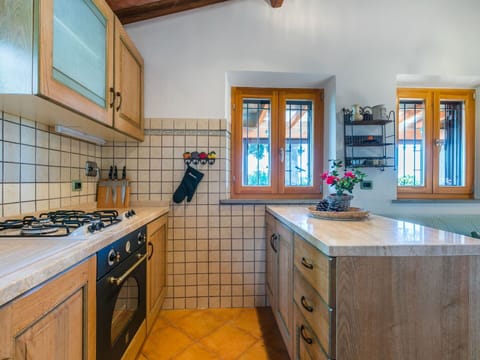 Kitchen, Countertop, Interior Design, Wood, Cabinetry, Flooring, Kitchen Appliance, Kitchen Sink, Ceiling, Major Appliance