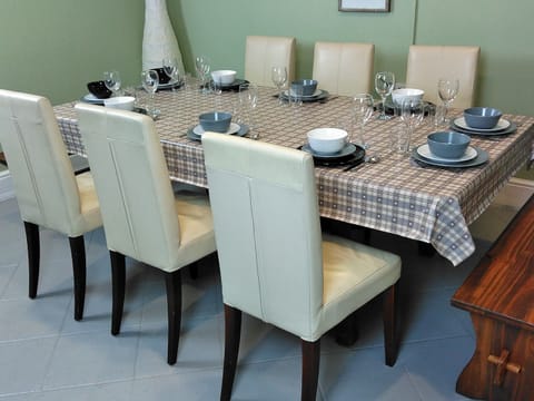 ... with table sitting up to 10 people.