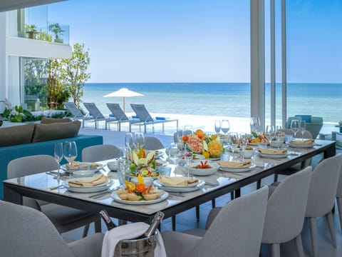 Villa Anda - Intimate dining area overlooking the ocean