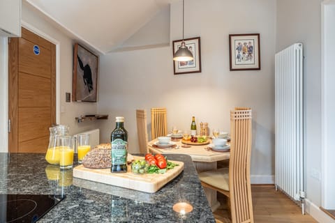 Topside Kitchen/Dining Area - StayCotswold