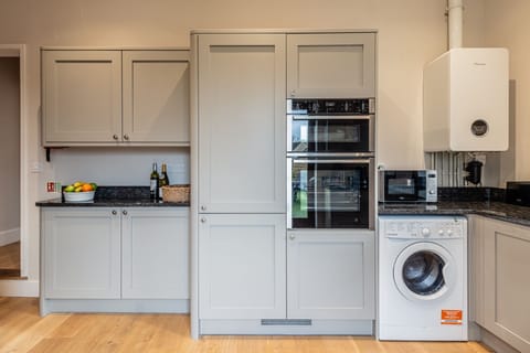 Topside Kitchen - StayCotswold