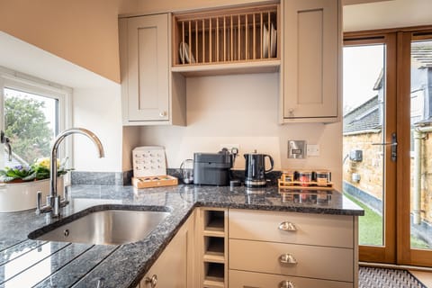 Topside Kitchen - StayCotswold