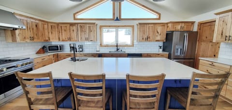Large island with prep sink. Seats 4