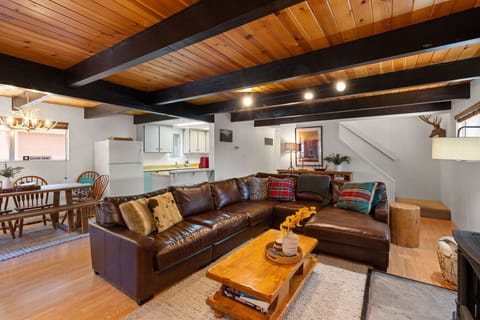 Living Room: Gather around the spacious leather sofa and enjoy the warmth of a mountain retreat!