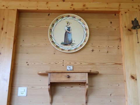 Wood, Wood Stain, Hardwood, Plywood, Plank, Varnish, Molding, Paint, Lumber, Log Cabin