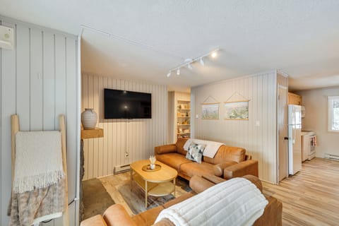 Living Room | Balcony Access | Smart TV