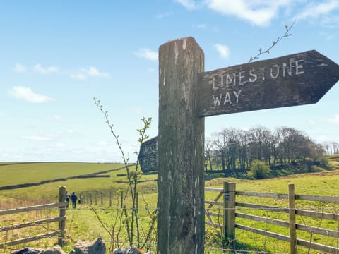 Paths directly behind the cottage | Paddock Cottage, Monyash, near Bakewell