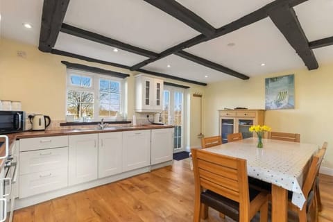 2cc5fd87-cd4a-4b7f-be76-65f99cc97cf5