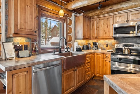Kitchen: Main floor, drip coffee maker, toaster, blender, cooking utensils, tableware