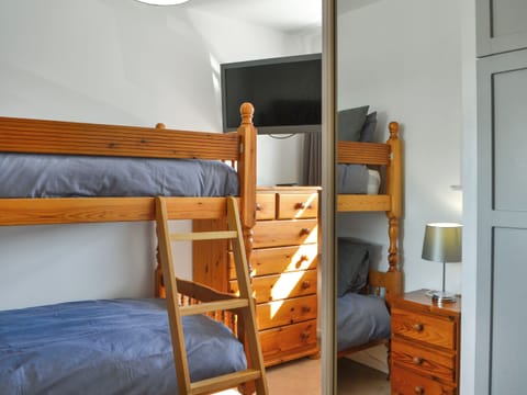 Bunk bedroom | Swan’s Nest, Filey