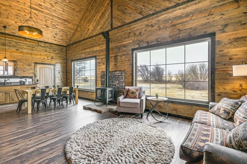 Living Room | Gas Fireplace | Free WiFi | 1st Floor