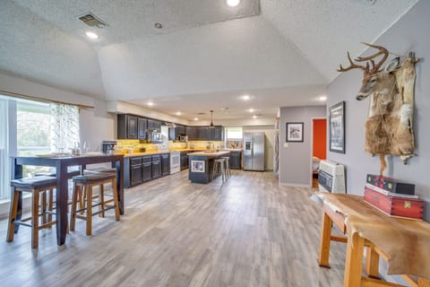 Dining Area & Kitchen