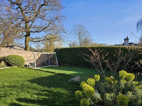 Ab9c8276 c01d 4b13 8fee 7d2a88641359