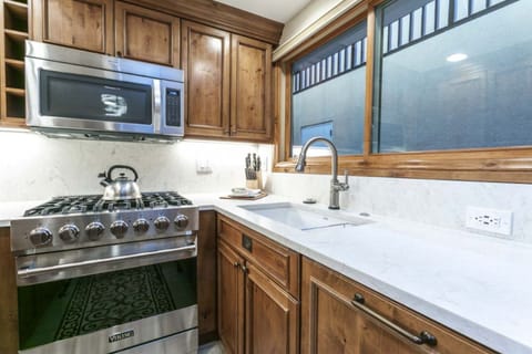 Fully equipped kitchen