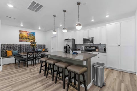 Make mealtime memories together at the dining table & kitchen counter