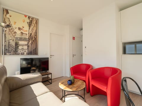 Flooring, Interior Design, Wall, Floor, Wood, Ceiling, Room, Furniture, Apartment, Living Room