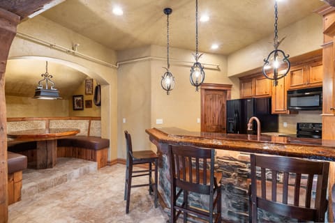 lower level dining and kitchen