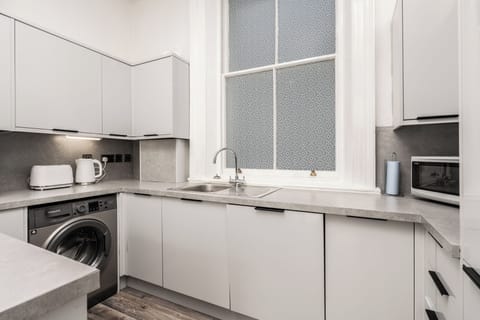 The fully fitted kitchen includes everything you need for a comfortable stay, complete with modern appliances and a washing machine for added convenience.
