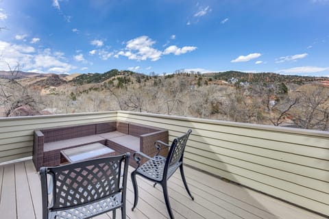 Manitou Springs Vacation Rental | 2BR | 1.5BA | 1,603 Sq Ft | Stairs Required