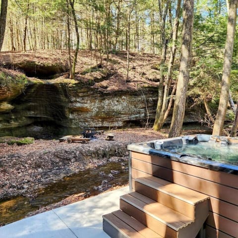 Outdoor spa tub