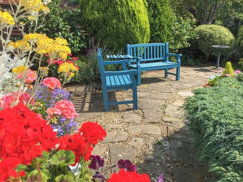 Garden | Scarborough Rose Apartment, Scarborough