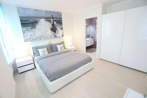 Master Bedroom (1)