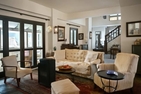 Spacious living rom area