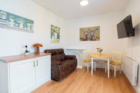 f2862629-797f-43cd-8475-3872b7f7d356