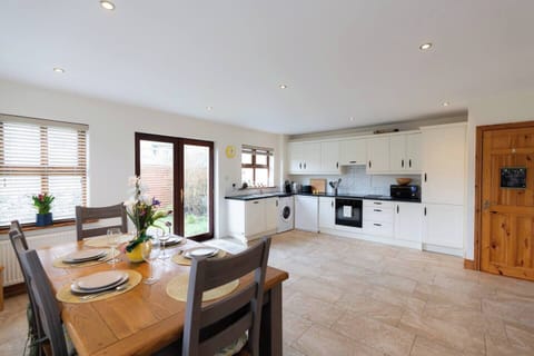 cbce0236-1c7b-476f-a30f-15d5112aada0