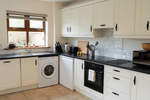 dd62e52f-0381-45e2-82b9-3b17a6d6731d