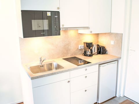 Kitchen, Countertop, Kitchen Sink, Kitchen Appliance, Sink, Cabinetry, Plumbing Fixture, Major Appliance, Interior Design, Tap