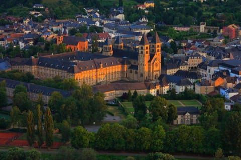 Region [summer] (&gt;5 km)