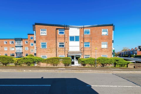 Welcome to your perfect getaway—charm and comfort await! 🏡✨🌳