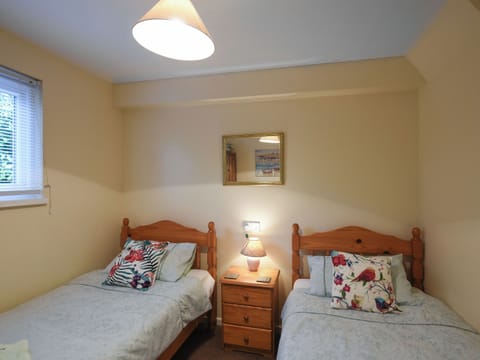 Twin bedroom | Oak Lodge - Llanteglos Estate, LLanteg, near Narbeth