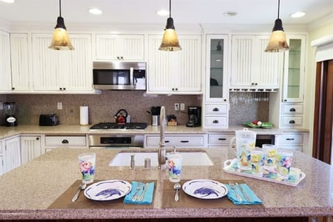 Seating for four at the kitchen island