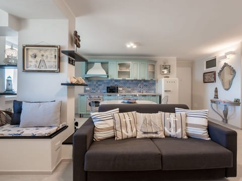 Furniture, Interior Design, Couch, Flooring, Room, Wood, Living Room, Apartment, Floor, Ceiling