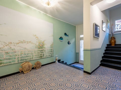 Flooring, Wall, Floor, Interior Design, Ceiling, Paint, Carpet, Wood Flooring, Tile