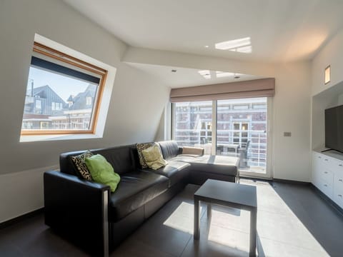 Interior Design, Furniture, Wall, Flooring, Ceiling, Wood, Couch, Floor, Living Room, Room