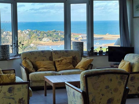salon vue mer et ile de Batz