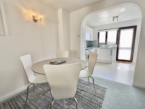 Dining table in Setters Rest Holiday Cottage, Padstow, North Cornwall