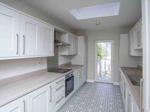 Here you will find everything you need to stay in and cook. Meals with friends or birthday breakfasts, our kitchen is equipped with all you will need