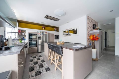 2025f346-3e46-4363-b770-b443a6bde9d3 2