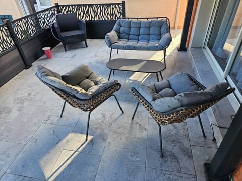 2dac2ea9-3a8a-44a5-bb20-6e6533eec10c