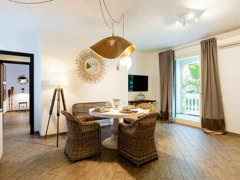 Furniture, Interior Design, Wood, Flooring, Floor, Ceiling, Lighting, Chair, Table, Room