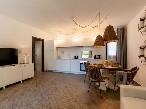 Residential Area, Shrub, Roof, Home, Cottage, Driveway, Estate, Siding, Landscaping, Yard