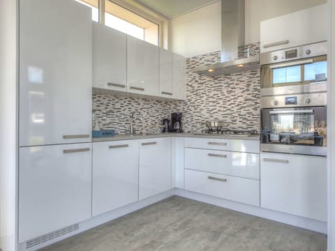 Kitchen, Countertop, Kitchen Appliance, Cabinetry, Major Appliance, Interior Design, Flooring, Home Appliance, Floor, Drawer