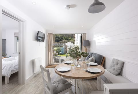 Robin is a delightful two-bedroom property, situated just a stone's through from Polzeath Beach